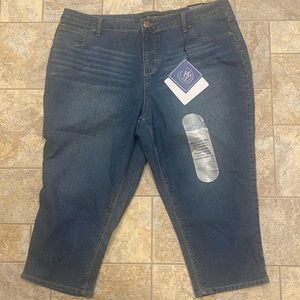 NWT Women's "AZ Denim"  blue capris